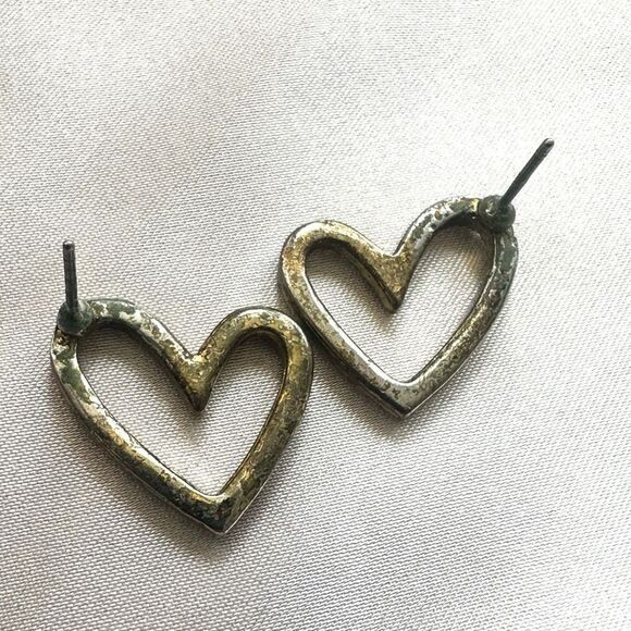 Rhinestone heart post earrings - Picture 8 of 9